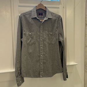 Untuckit button up shirt